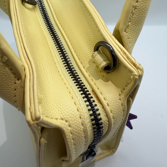 Steve Madden Small Yellow Crossbody with Star Charm. New with no tags. - Picture 4 of 11